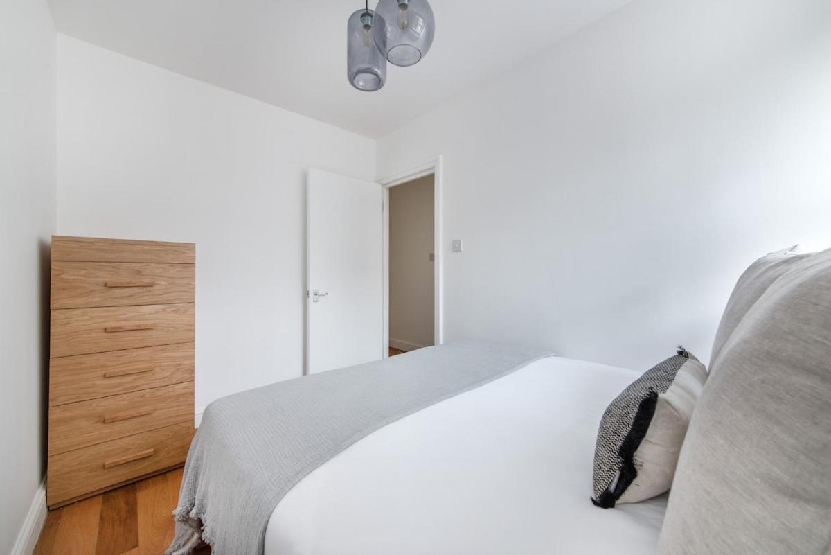 2 Bedrooms Flat In Hyde Park * London